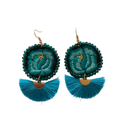 Aretes de flor Istmeña bordada a mano (azul turquesa)