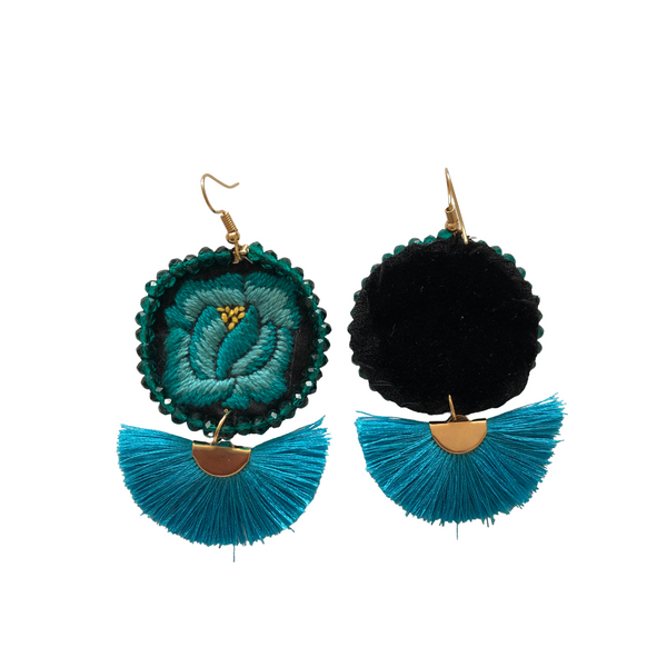 Aretes de flor Istmeña bordada a mano (azul turquesa)